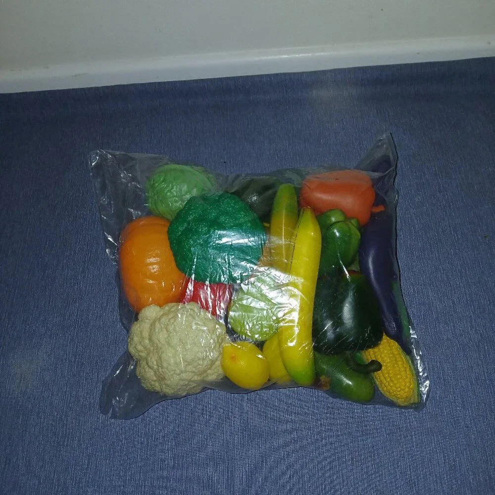 Pretend Foods Fruits & Vegetables x 31 pieces New